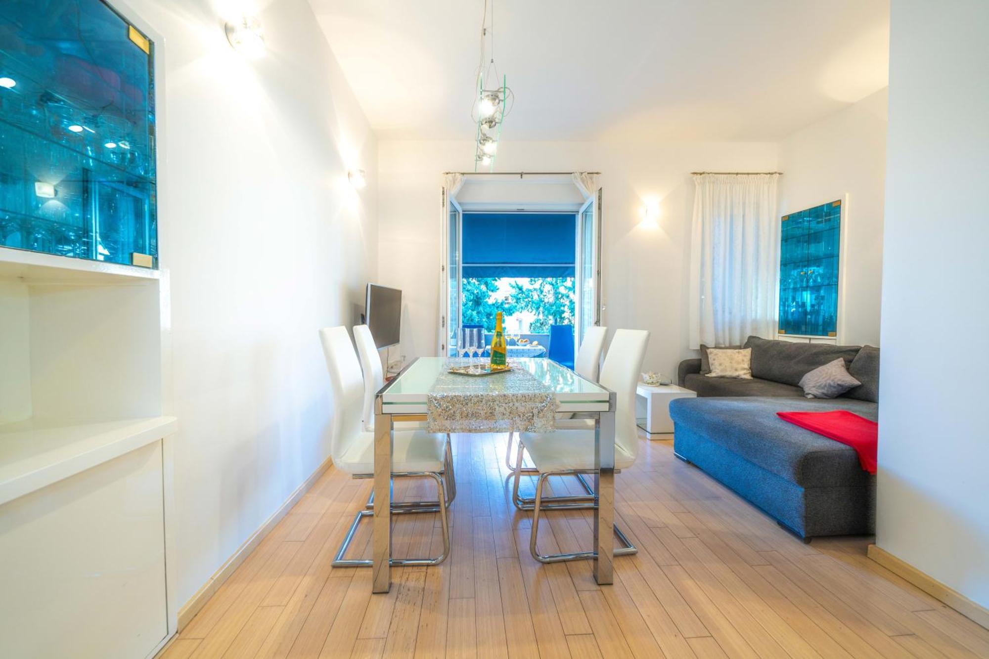 Lazuli Apartment